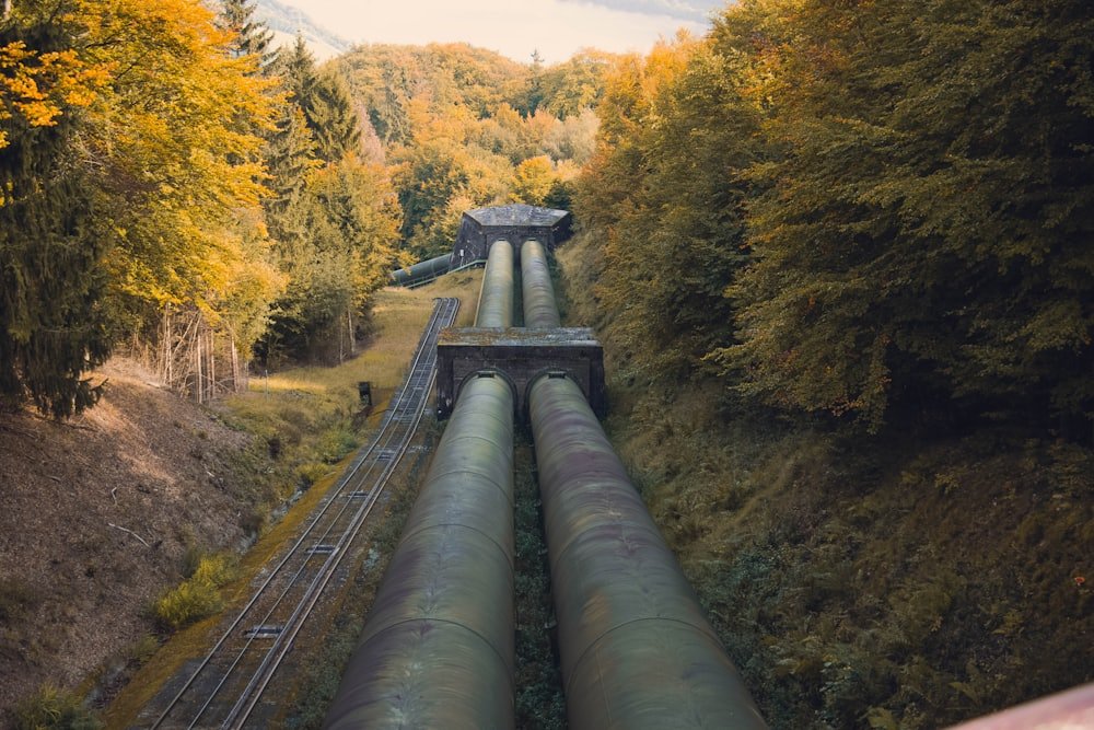 Oilfield and vessel services